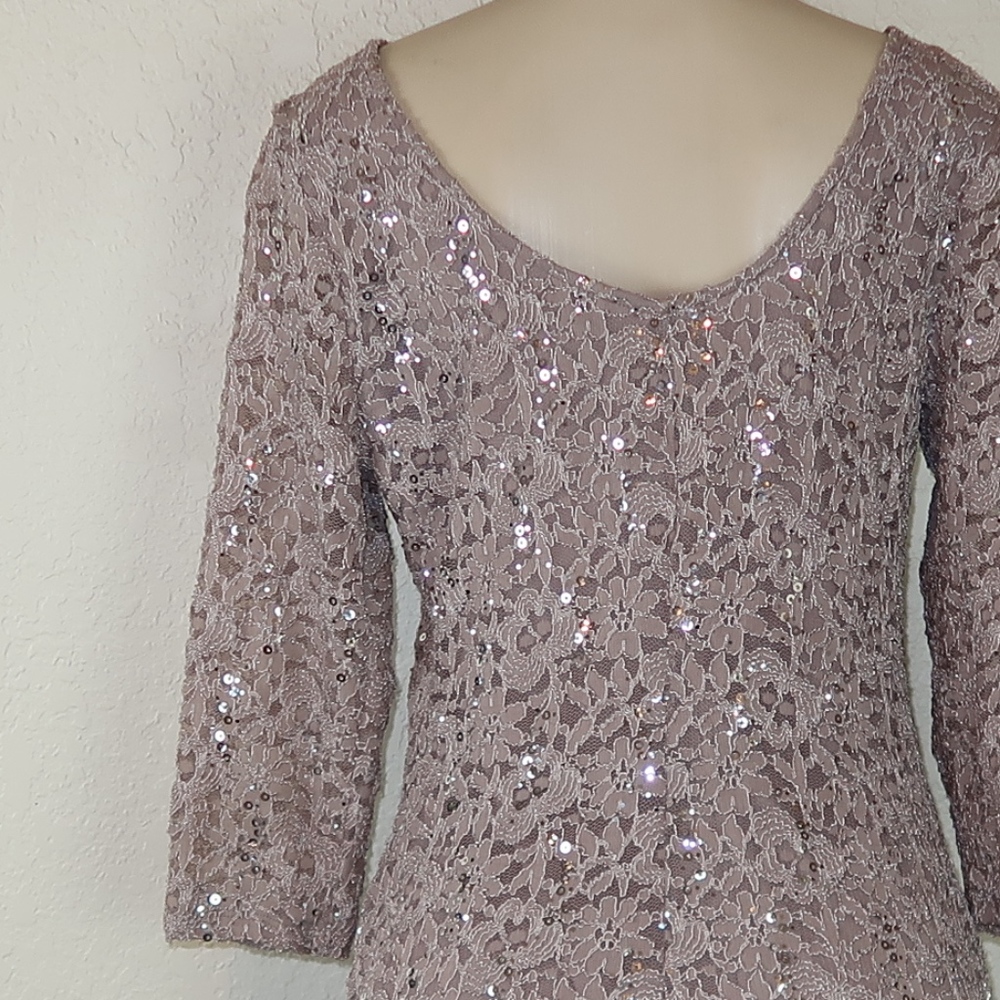 Dress - Picture 4 of 4